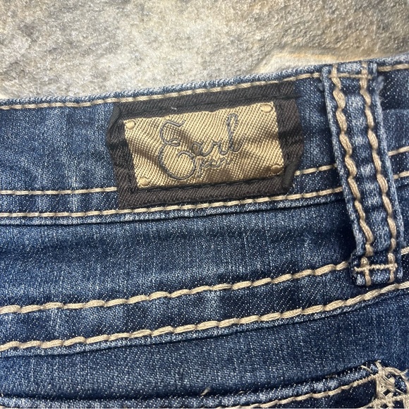 Earl Jean Jean Shorts - Picture 3 of 9